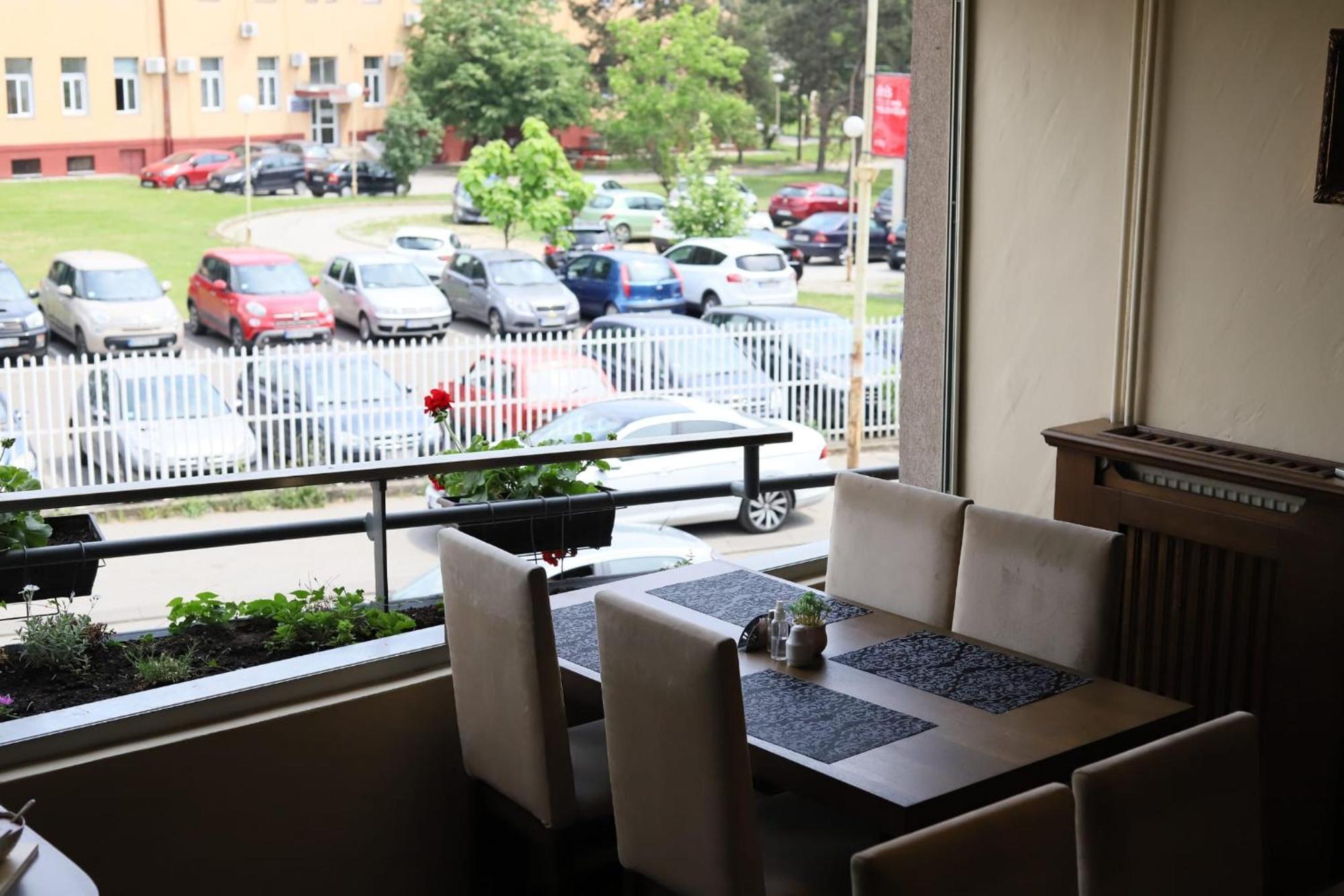 Garni Hotel Ema Κραγκούγιεβατς Εξωτερικό φωτογραφία
