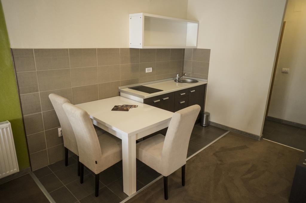 Garni Hotel Ema Κραγκούγιεβατς Εξωτερικό φωτογραφία